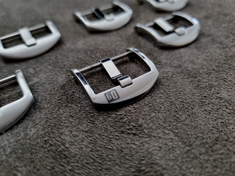New 22mm 'D9' Logo Thumbnail Buckles
