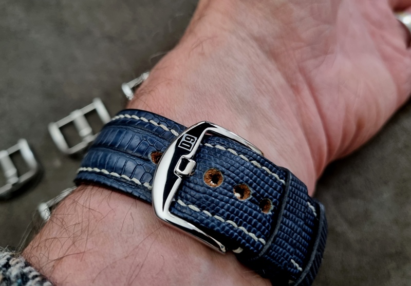 New 22mm 'D9' Logo Thumbnail Buckles