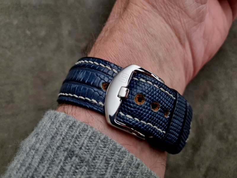 New 22mm 'D9' Logo Thumbnail Buckles