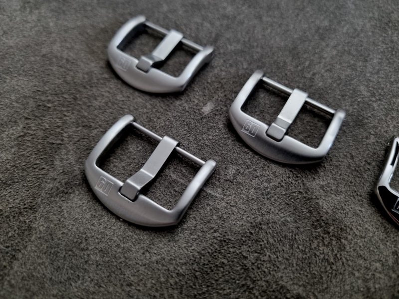 New 22mm 'D9' Logo Thumbnail Buckles