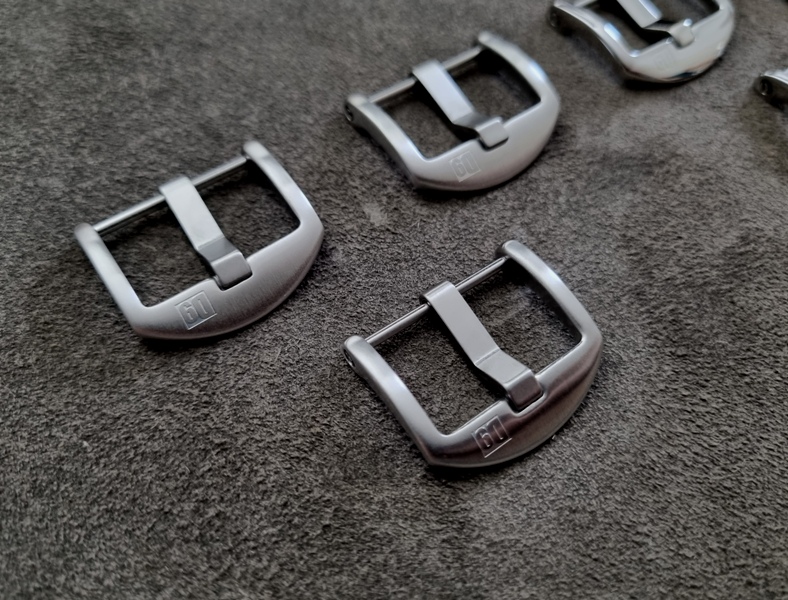 New 22mm 'D9' Logo Thumbnail Buckles