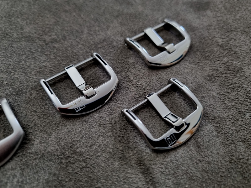 New 22mm 'D9' Logo Thumbnail Buckles