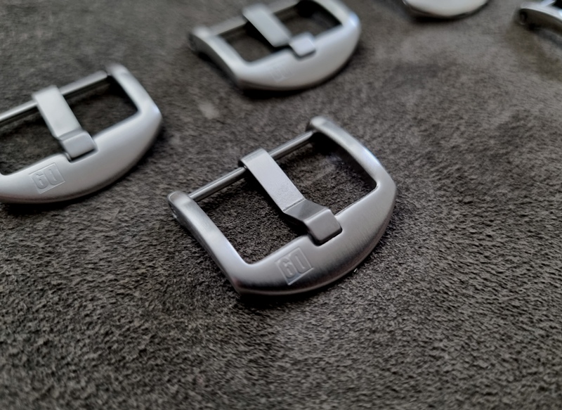 New 22mm 'D9' Logo Thumbnail Buckles