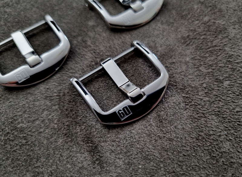 New 22mm 'D9' Logo Thumbnail Buckles