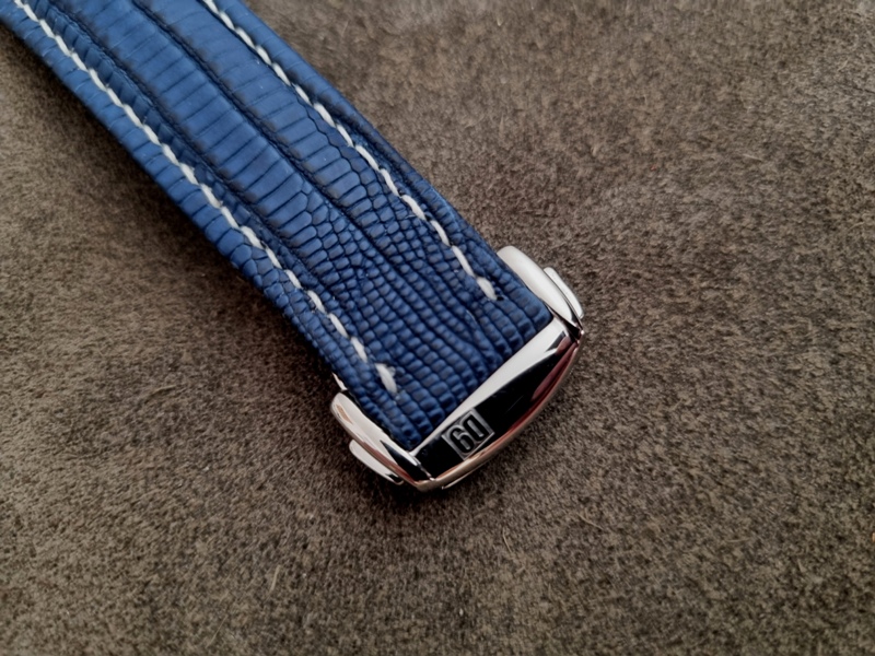Our 'D9' logo, inner-fold deployant clasp with Polished finish