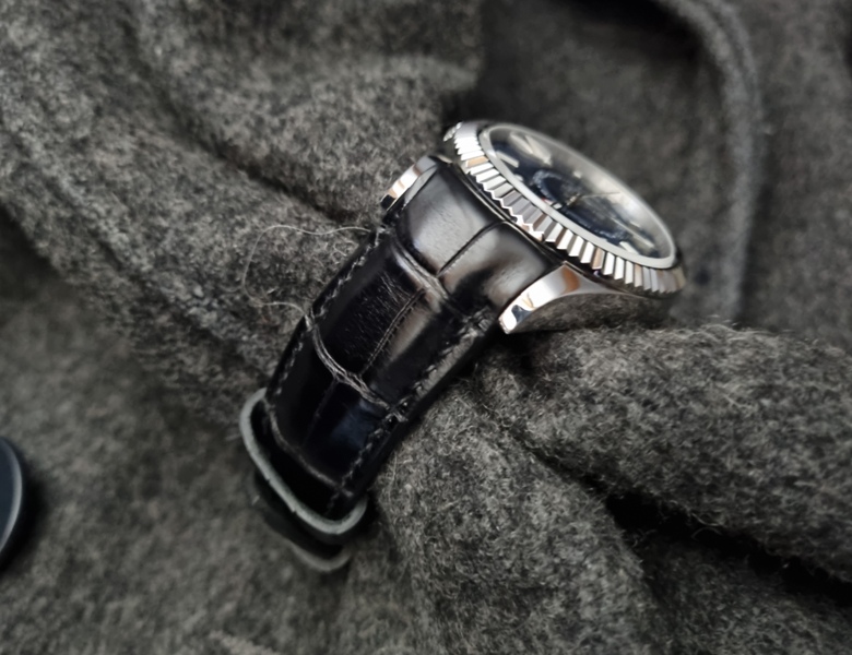 Black Alligator Strap for Rolex Sky-Dweller - This padding at the lugs masterfully enhances the presence of our straps on the wrist