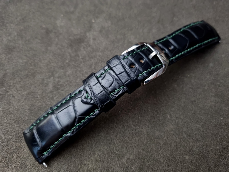 Semi-matte 'Racing Black' Alligator from our Veneto Alligator Collection