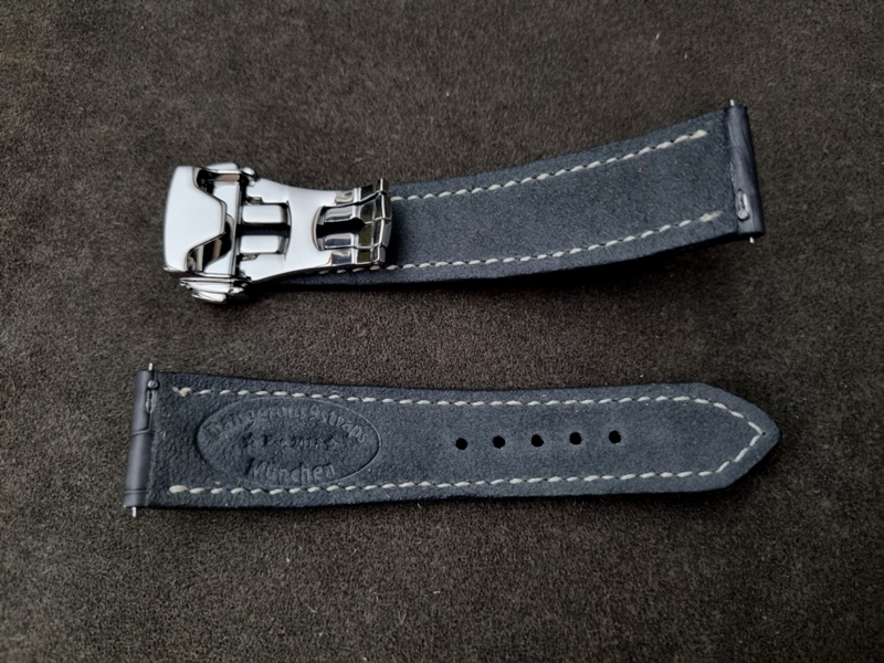 Alcantara Luxury Suede Fabric provides buttery-soft wrist feel!
