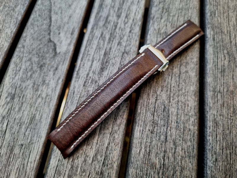 Mahogany Kangaroo strap for Rolex (6) Mahogany kangaroo leather watch strap with curved lug fitment, handcrafted in premium leather for a seamless case integration and vintage-inspired luxury watch style.