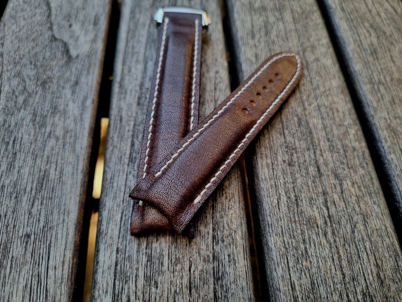 Mahogany Kangaroo strap for Rolex (9) Mahogany kangaroo leather watch strap with curved lug fitment, handcrafted in premium leather for a seamless case integration and vintage-inspired luxury watch style.